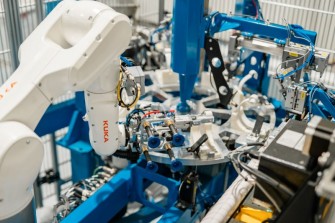 Roboticke pracoviste-karusel s drzaky okapu-2423