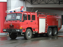 TATRA letiště Indie - letištní požární automobil CAS 40 na podvozku TATRA 815 pro Airports Authority of India, výrobce THT Polička, ČR TATRA letiště Indie - letištní požární automobil CAS 40 na podvozku TATRA 815 pro Airports Authority of India, výrobce THT Polička, ČR