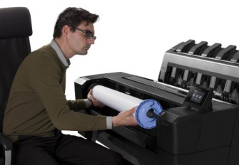 HP T1500 Usability Front Loading Roll Seating 01